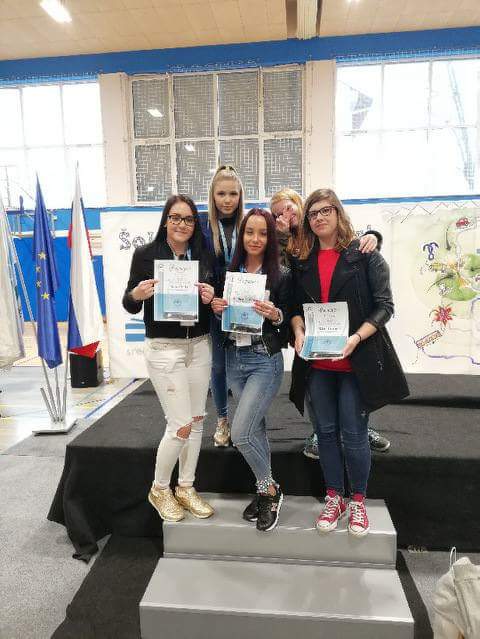 Srednješolke uspešne v prodaji