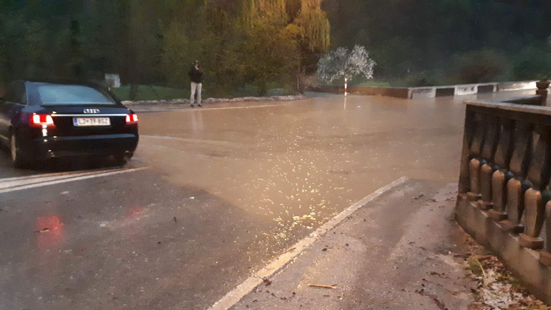 POZOR: Možna neurja, ne izključujejo toče