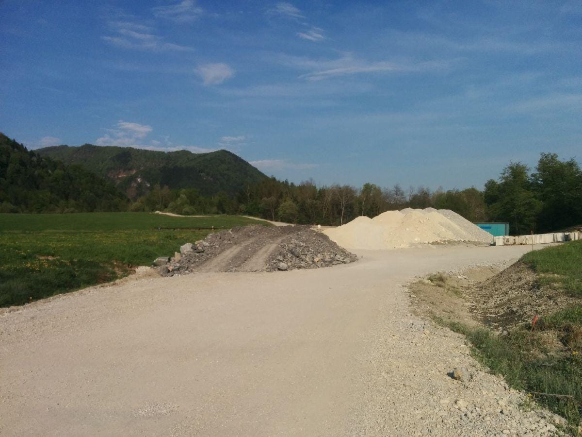 Na cesti "čez hrib" delajo tudi ob sobotah in nedeljah