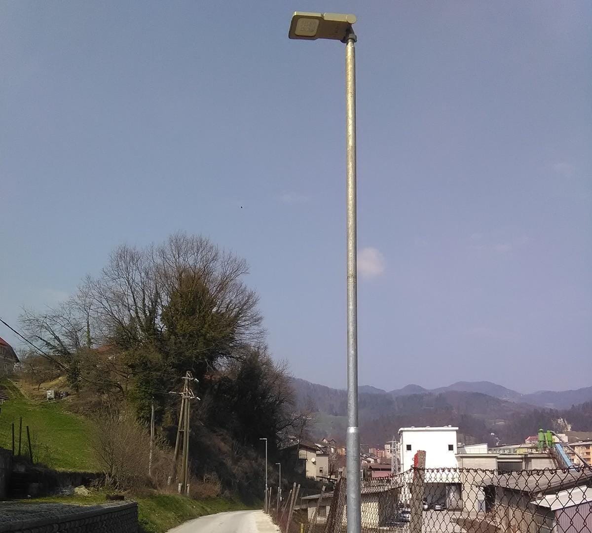 Nove, varčne svetilke že namestili