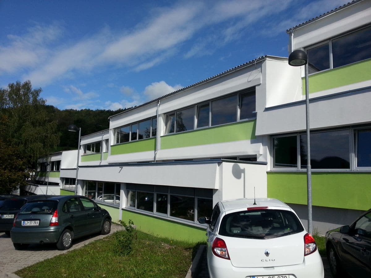 Ravnateljevanje v Trbovljah - za vrtec 4, za šolo 2