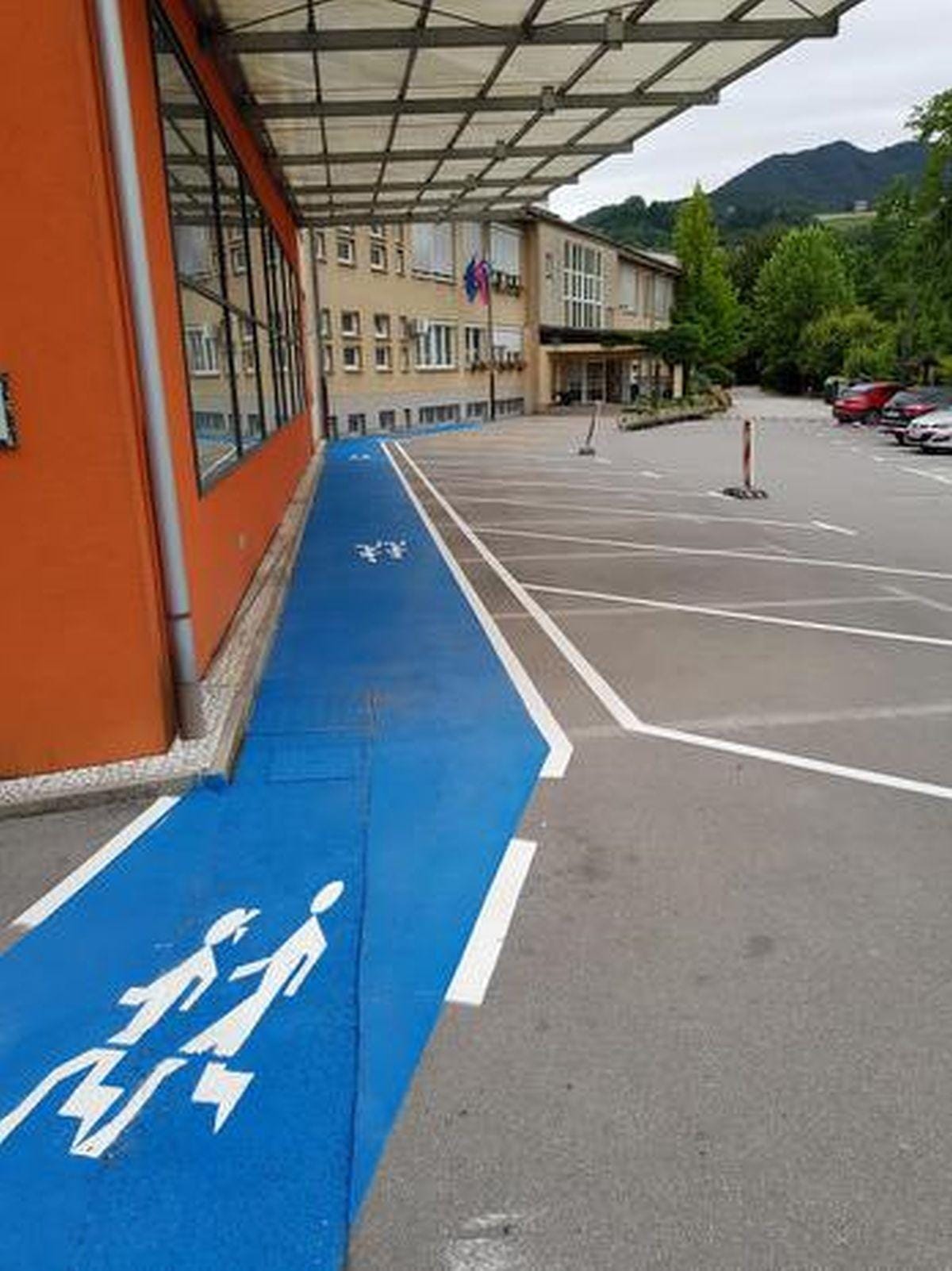 Umirili promet in še bolj "osvetlili" pešce