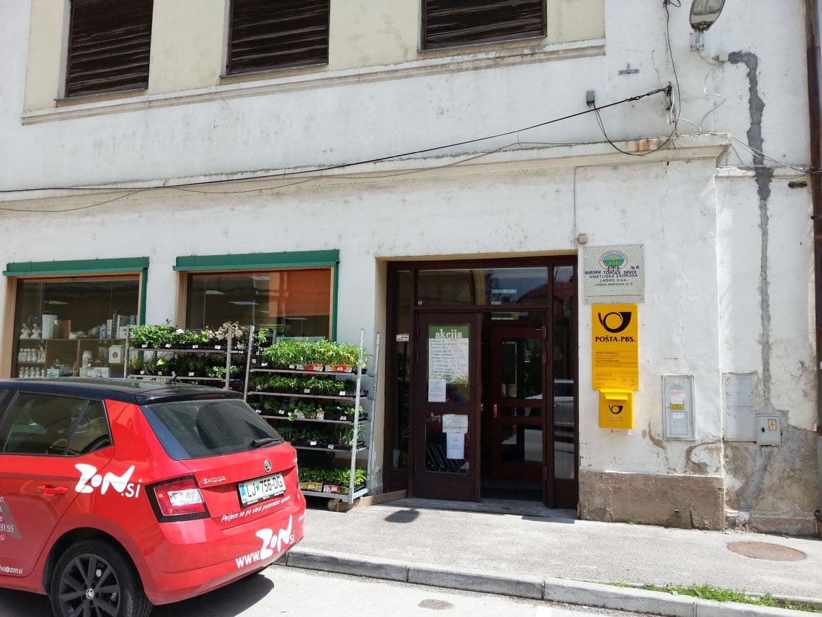 Prenova objekta v centru Dola