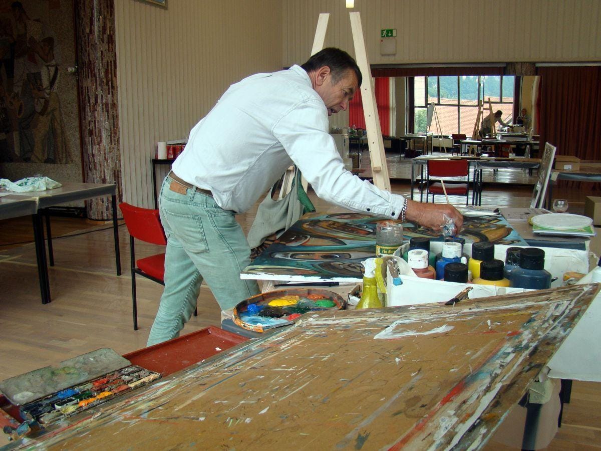 Kaj vse nastaja izpod prstov tujih in naših umetnikov?