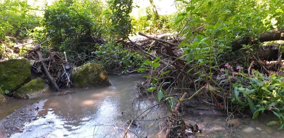 FOTO: Graben poln materiala, kaj bo ob prvem nalivu?