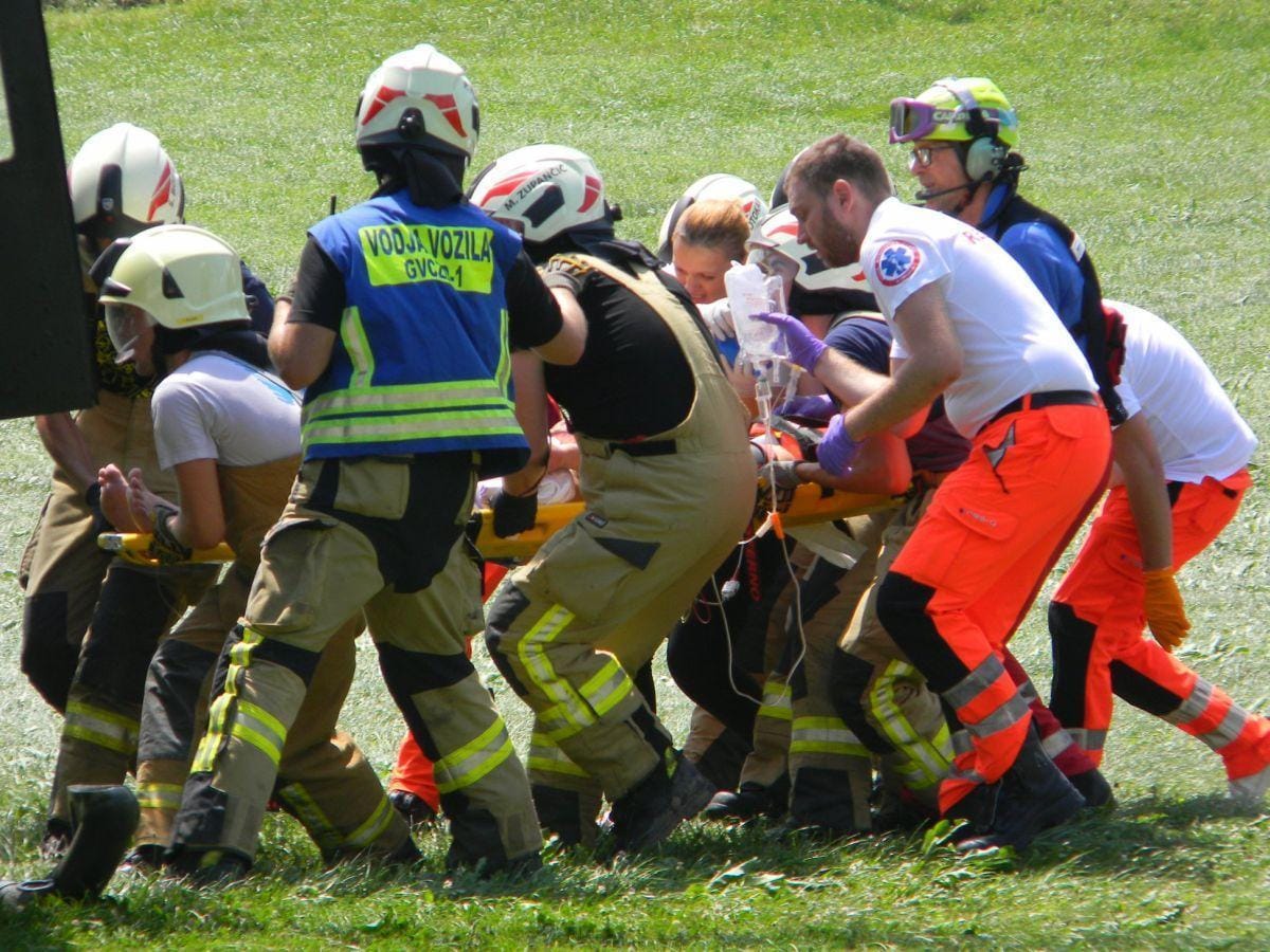 FOTO: Nesreča na zasavki, poklicali helikopter