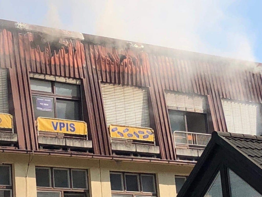 VIDEO: Ognjeni zublji zajeli bivšo strojno tovarno