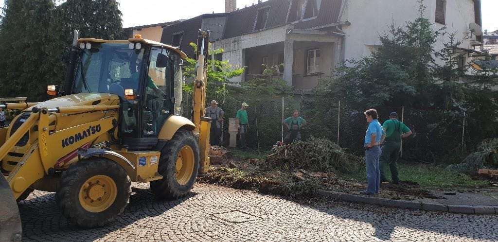 Propadajočo hišo ob Delavskem domu bodo porušili