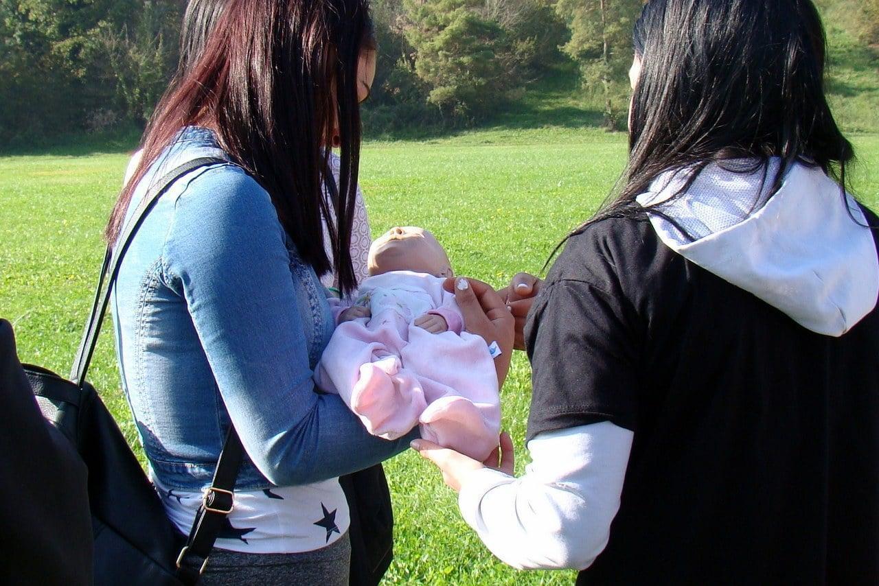 Ravnanje z dojenčki, terapija s konji ...