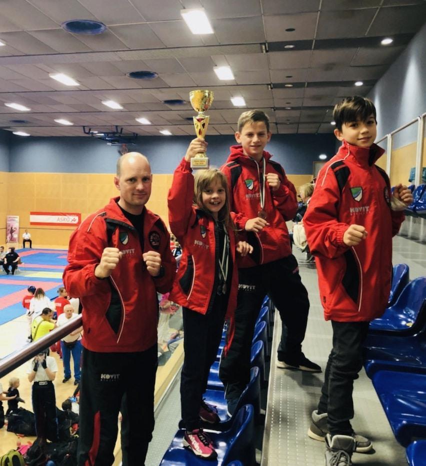 Eva tokrat iz Avstrije odhaja s pokalom