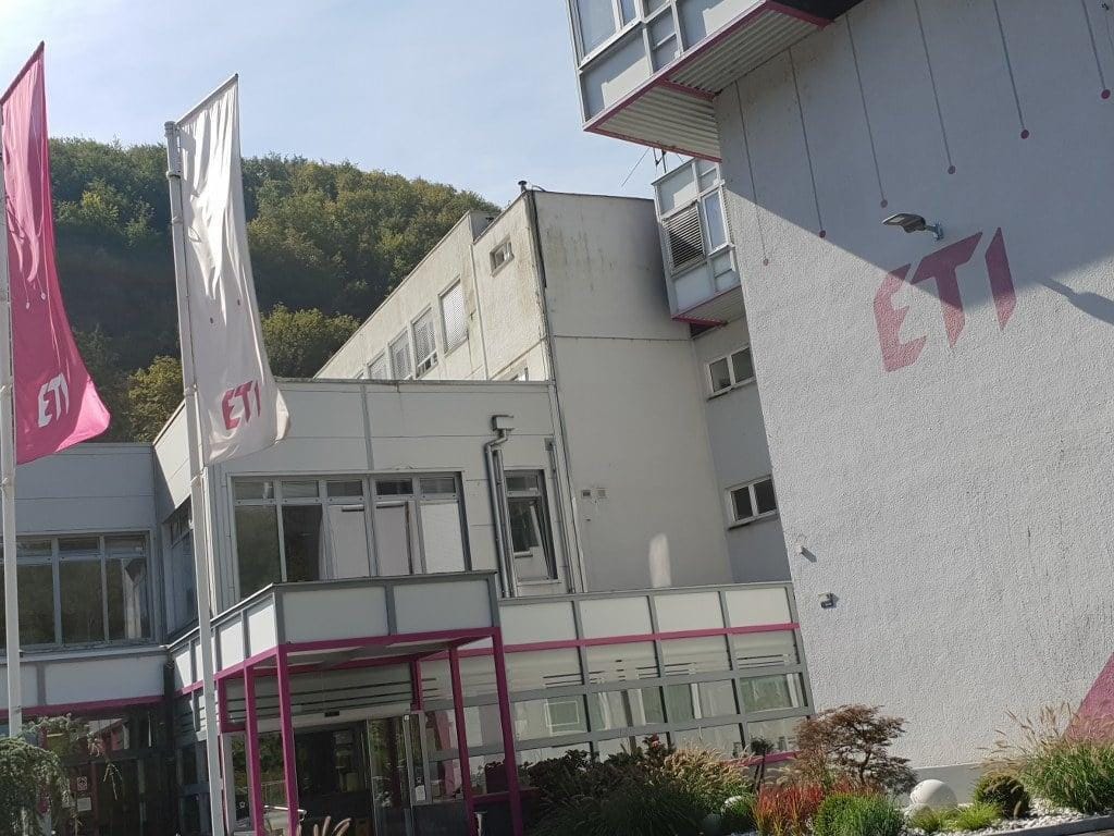 V ETI-ju obljubili: nove pogodbe, večjo plačo