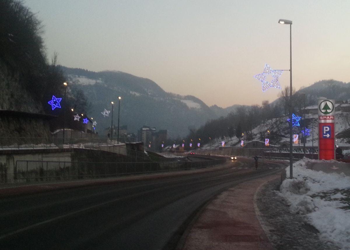 Zadnje dni v letu zaprta državna cesta