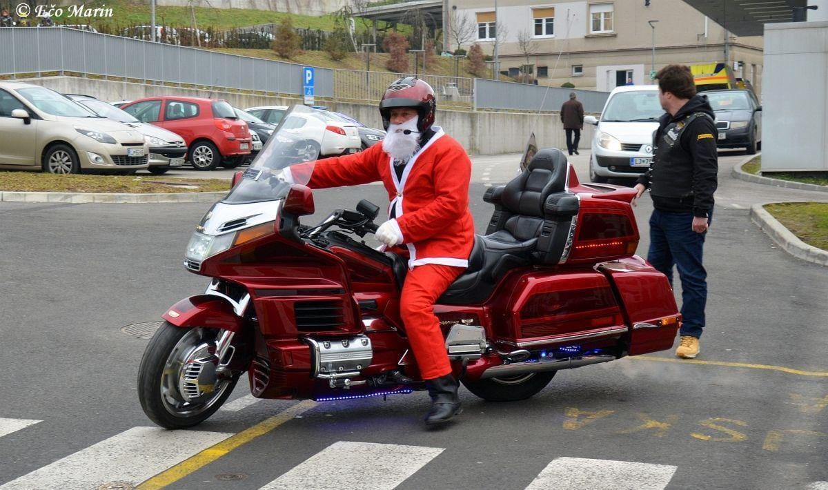FOTO: Zasavski motoristi prihrumeli v otroško bolnišnico