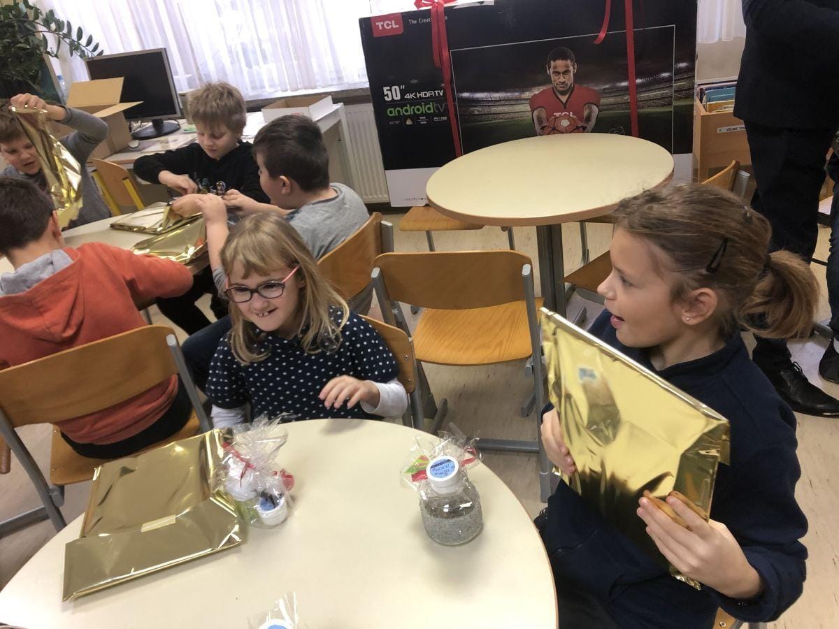 Rotarijci z novoletnim darilom za učence s posebnimi potrebami