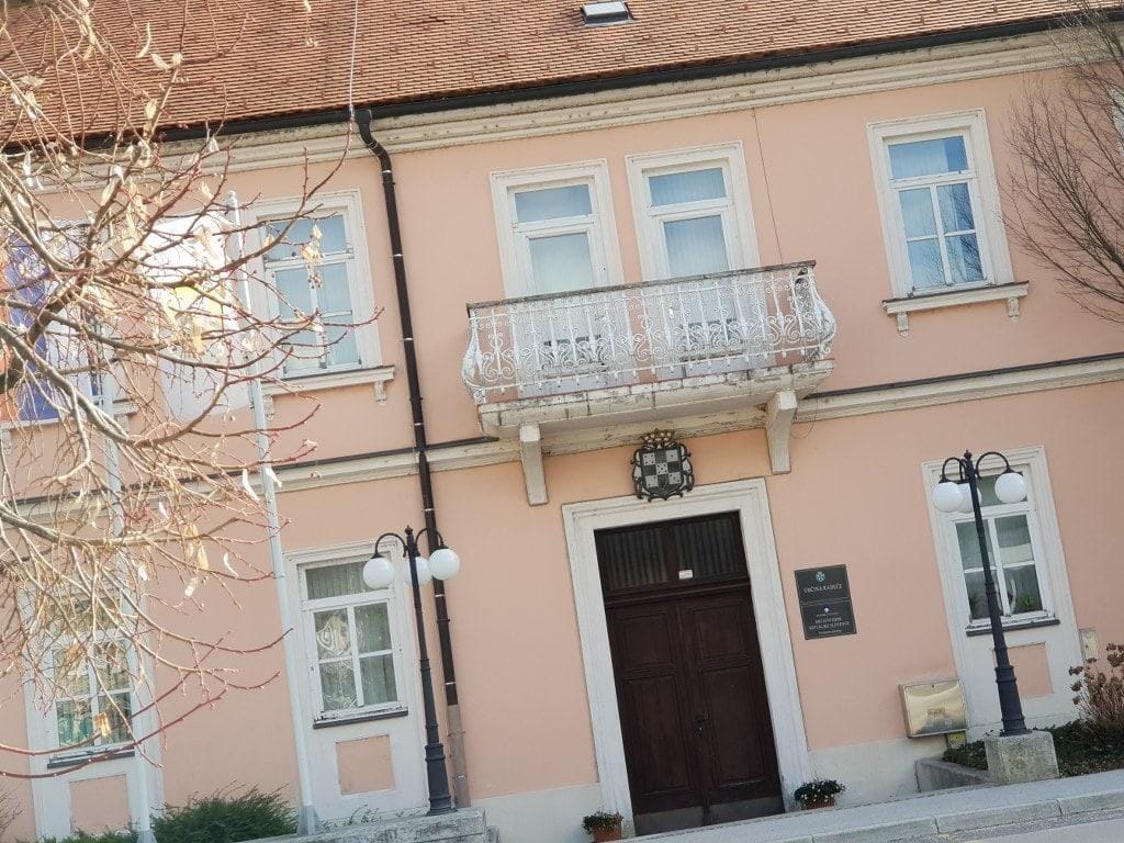 Občina ostala brez direktorice občinske uprave?