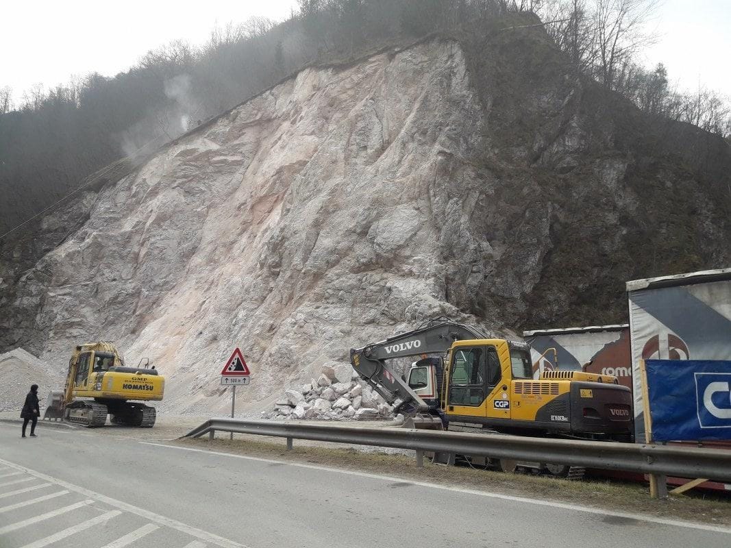 Začenja se miniranje, datum odprtja ceste še neznanka!