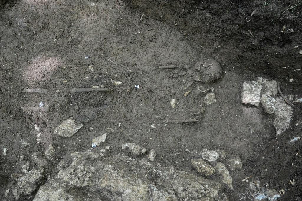 Najdba več kot 2000 let starega okostja bojevnika in skrivnostne ženske