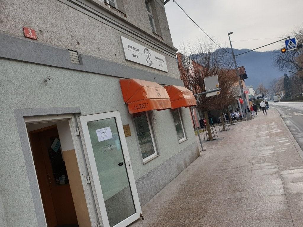 Optika Jazbec: Tudi v teh časih pestra izbira in kakovostni pregledi