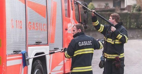 Je županja skregala poklicne in prostovoljne gasilce? Boj za vse ali le za 12?