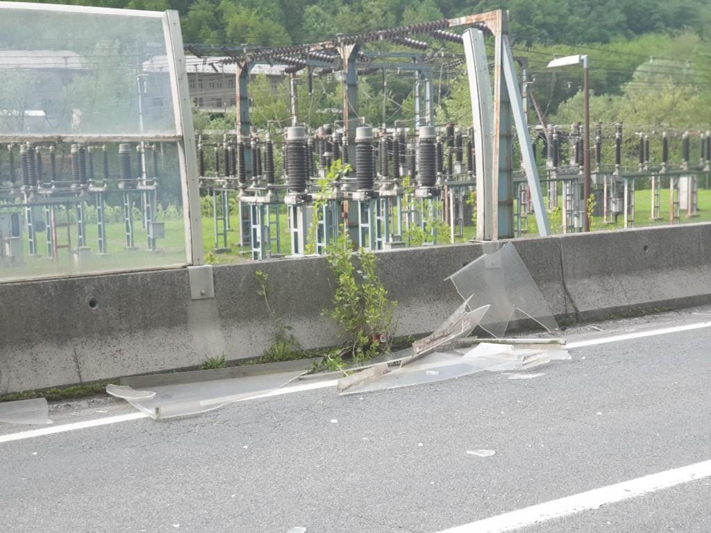 FOTO: Posledice vetra in dežja še sanirajo
