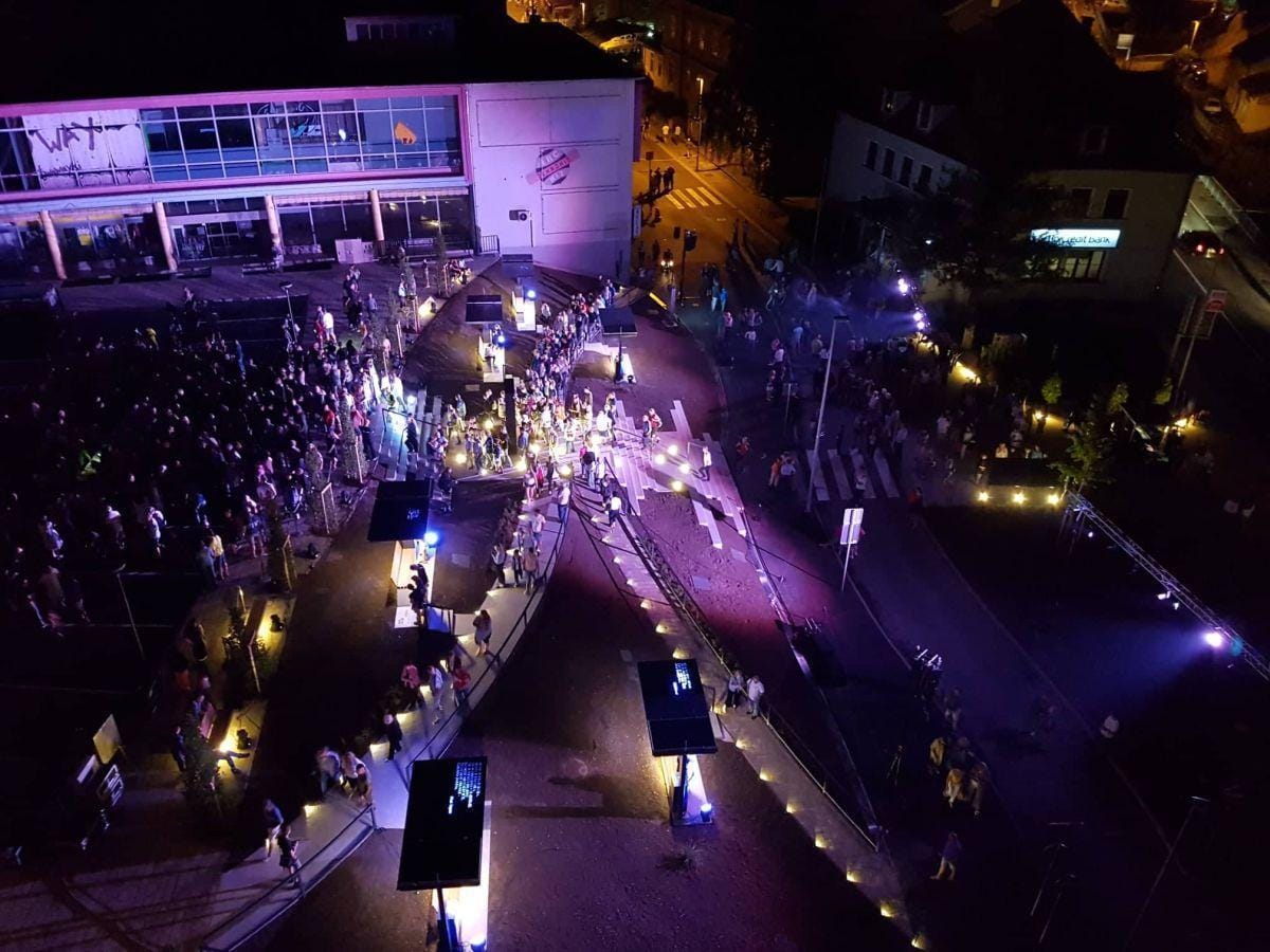 VIDEO: Spektakel ob otvoritvi območja "pod pošto"