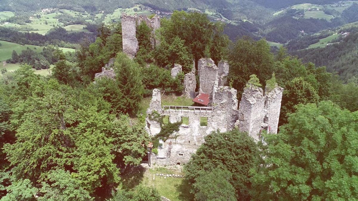 VIDEO: Skrivnostne ruševine gradu Gamberk