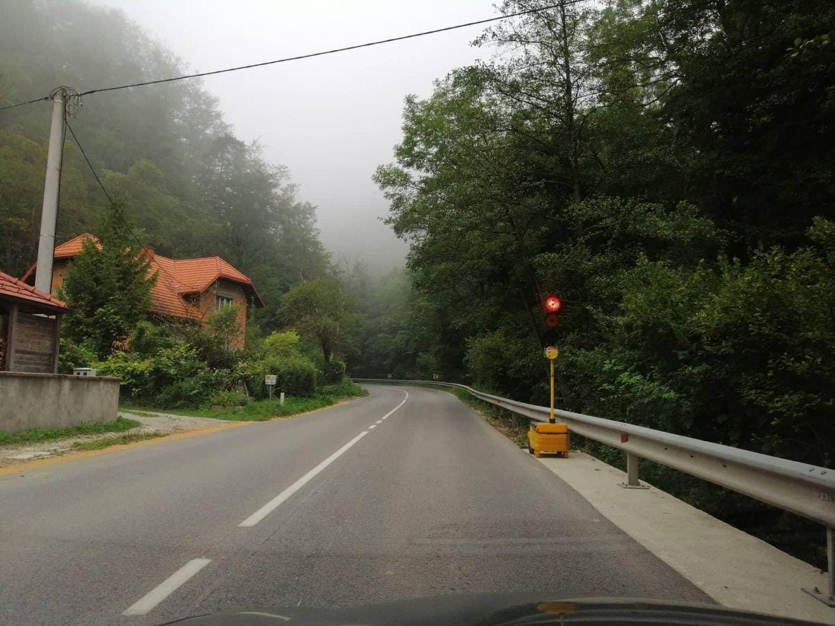Previdno, polovična zapora!