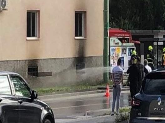 Požar uničil več kleti, stanovalce rešila mimoidoča policistka