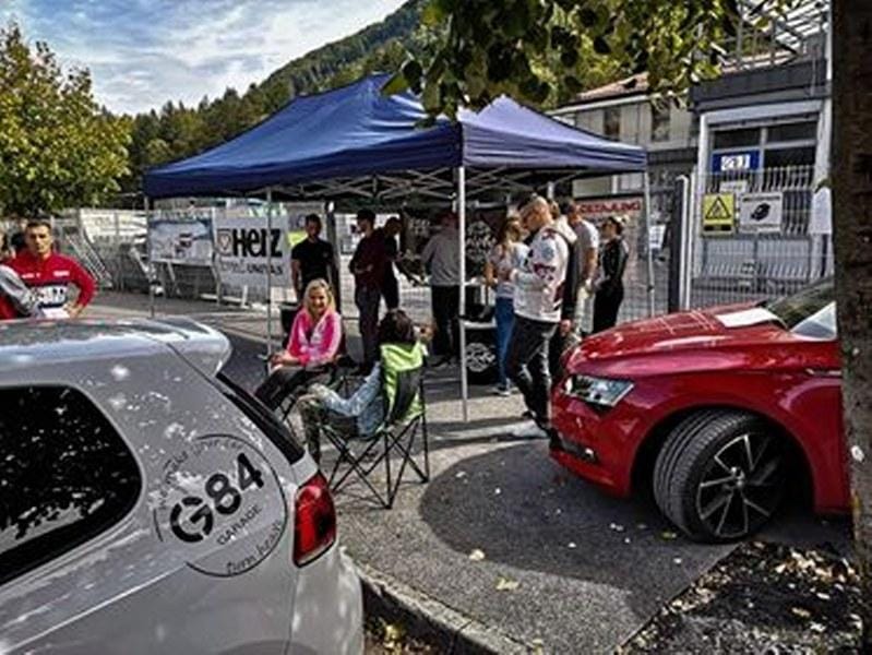 Srečanje ljubiteljev avtomobilizma privabilo več sto vozil