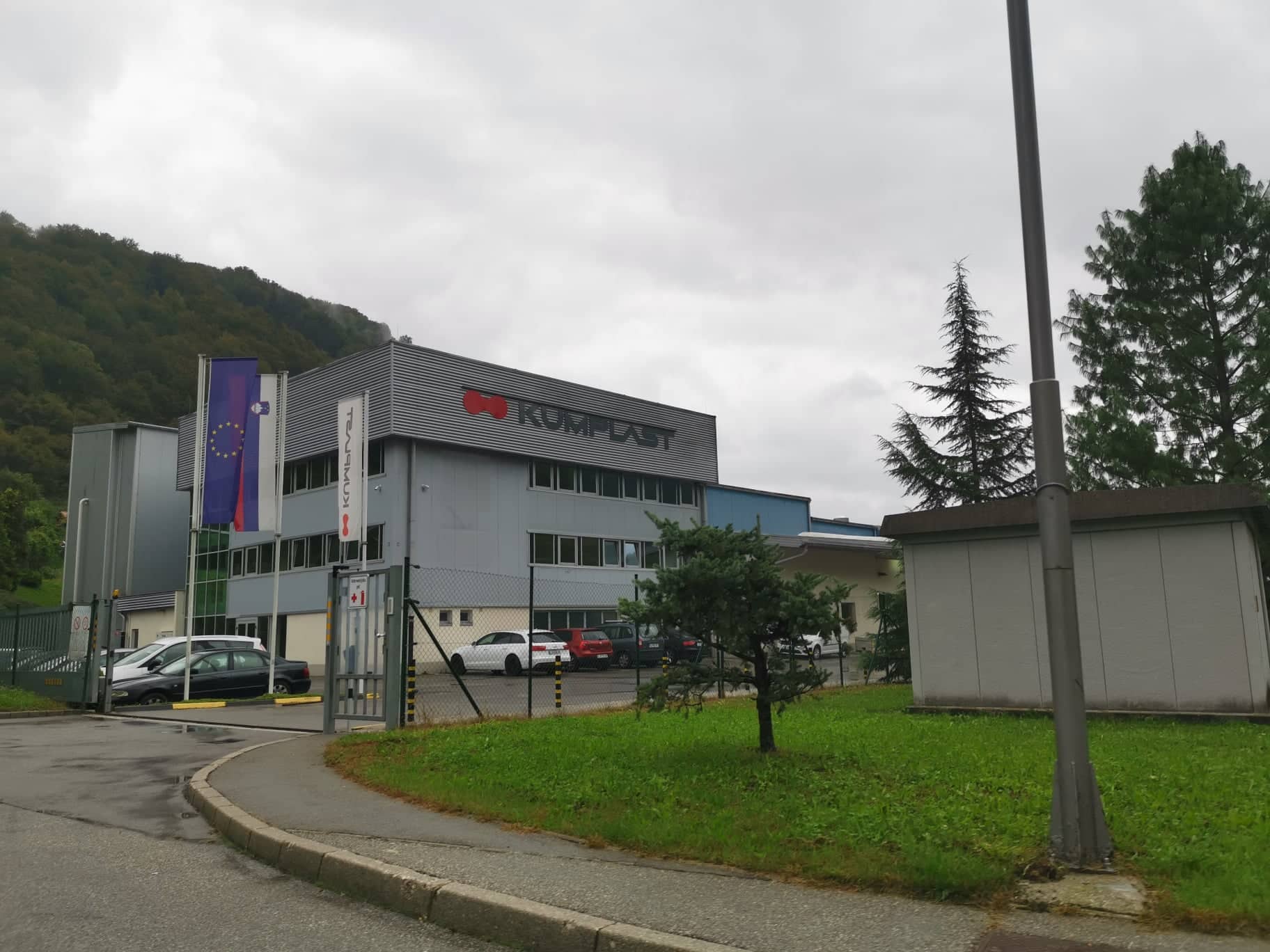 Kumplast pridobiva novo dovoljenje, krajani še vedno tarnajo zaradi hrupa in smradu