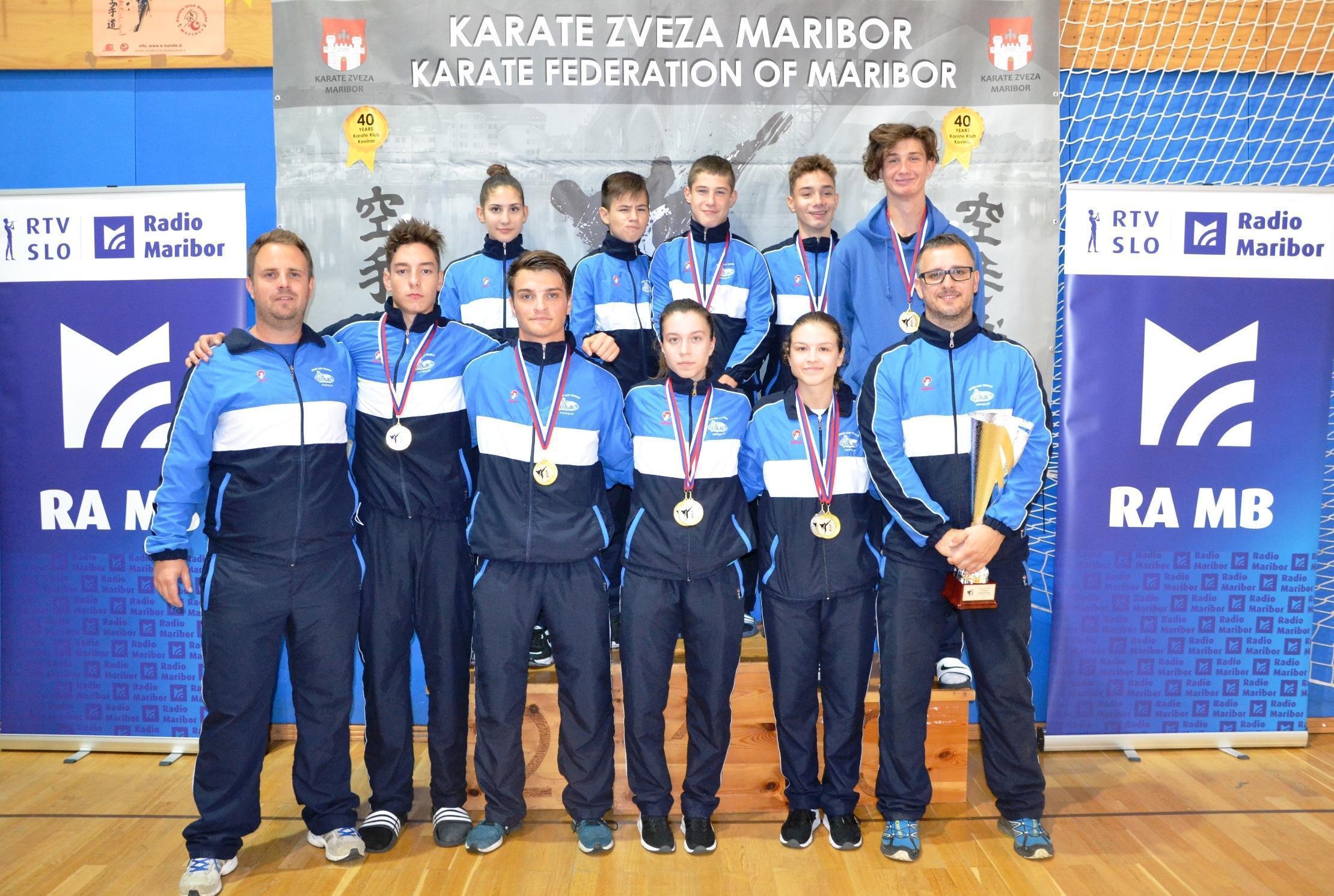 9 medalj od tega 7 zlatih za trboveljske karateiste