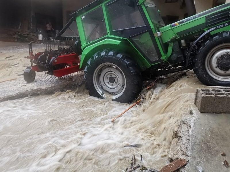 VIDEO in FOTO: Dež ponehal, vodotoki še vedno visoki