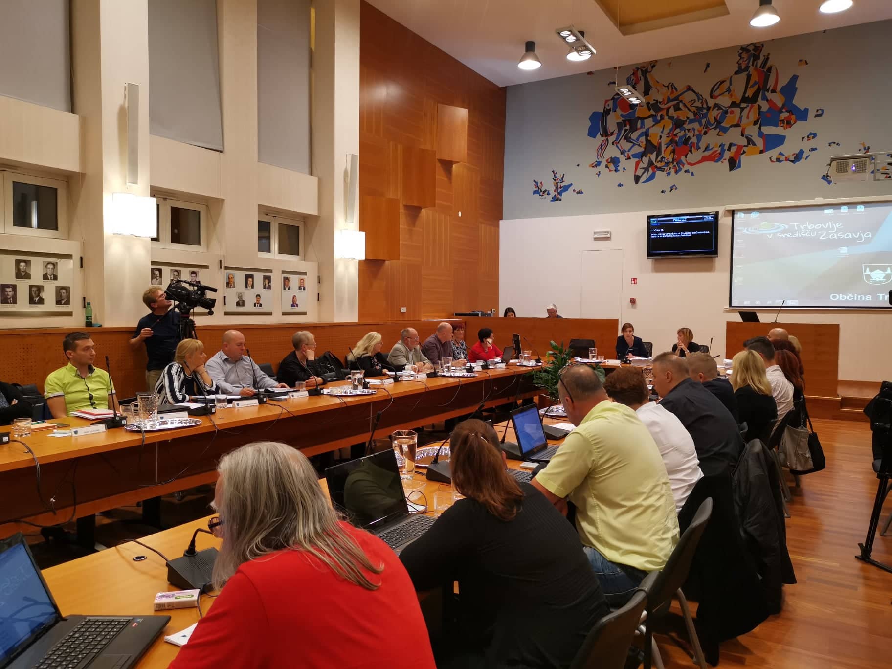 Krajevne skupnosti v sporu, točka umaknjena z dnevnega reda