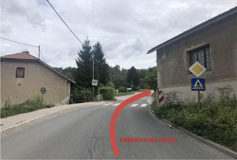 FOTO: Spremenjen prometni režim "čez hrib"