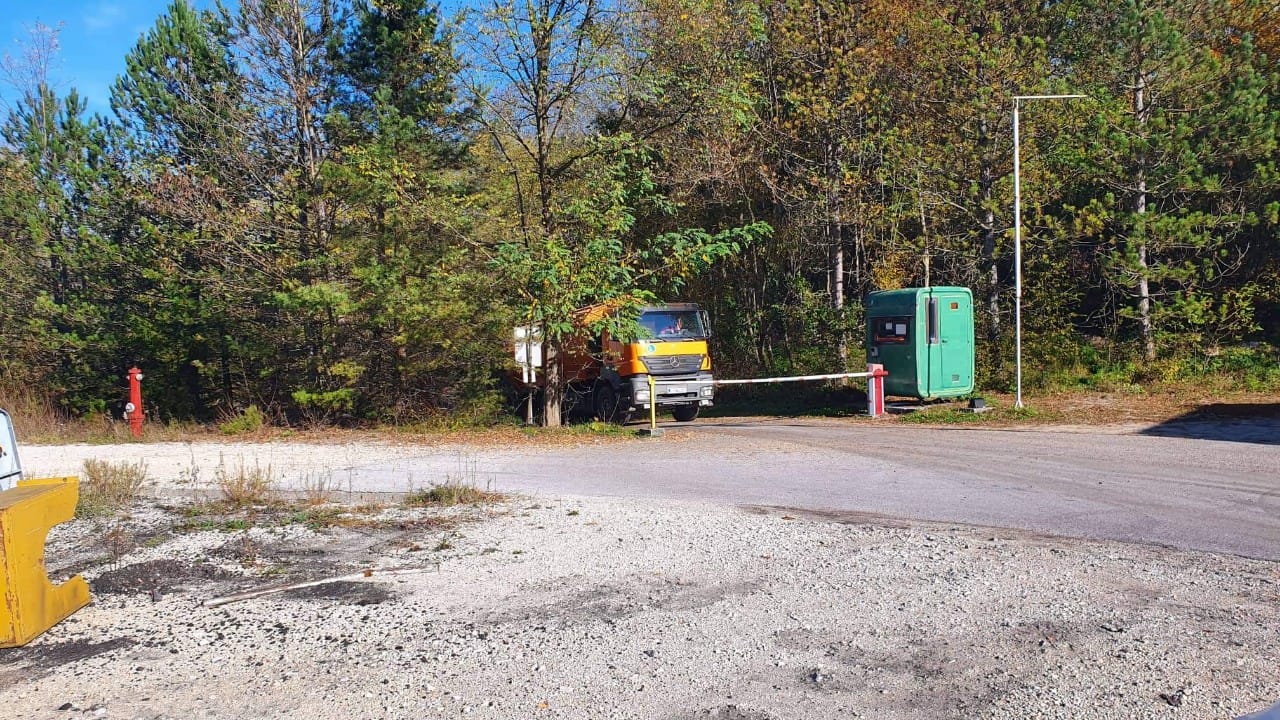 FOTO: Na dan od 30 do 40 ton pepela