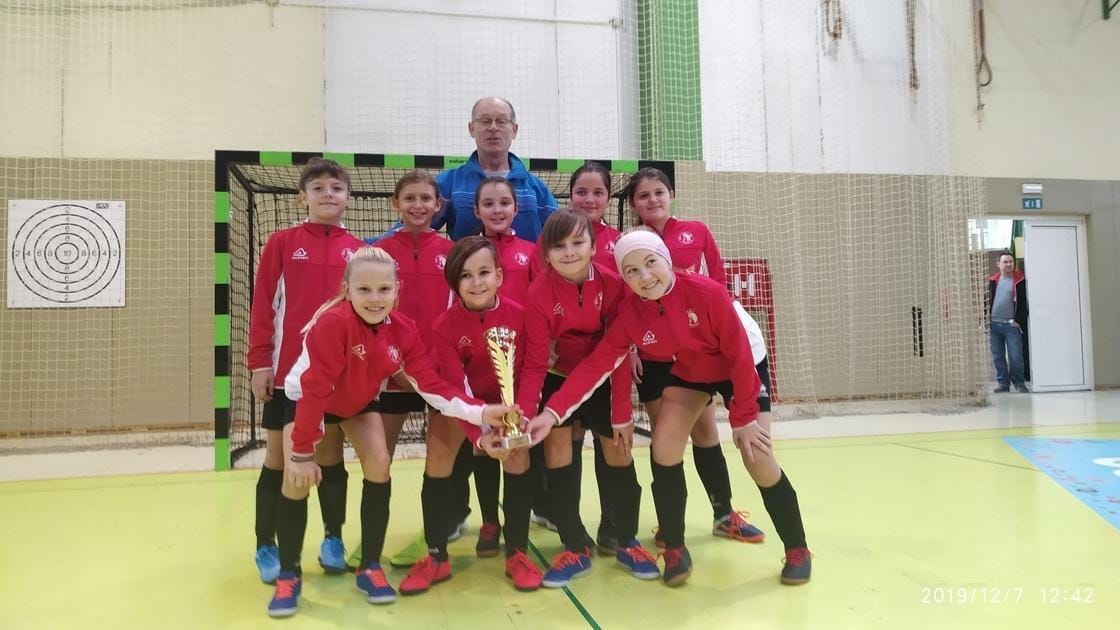 Mlade nogometašice osvojile dva pokala