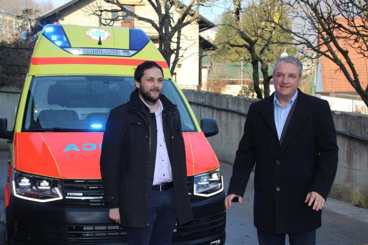 Še do tretjega reševalnega vozila v Hrastniku