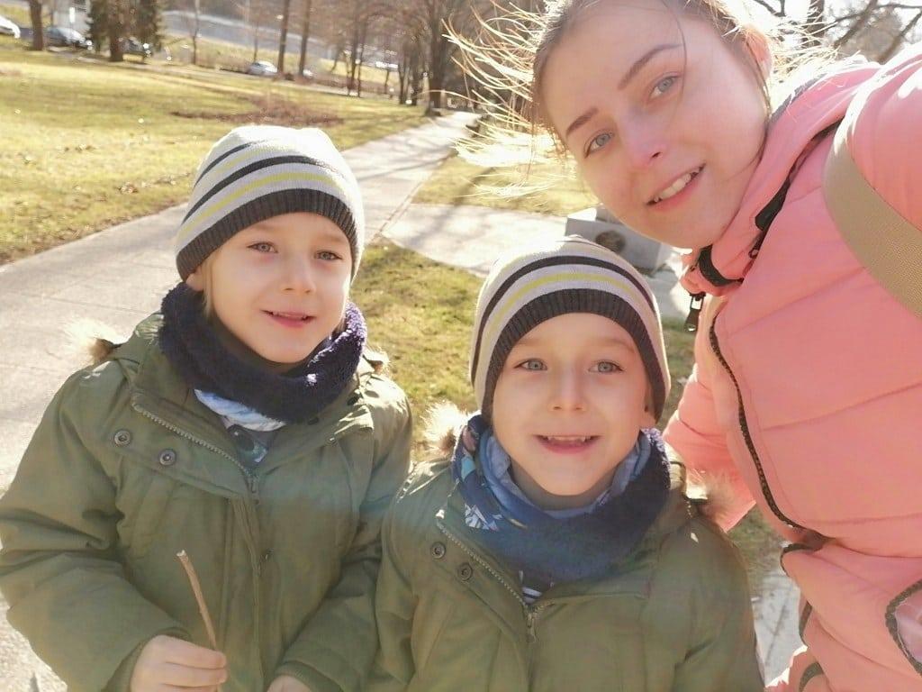 Skozi smeh za Darjana in Nikolasa