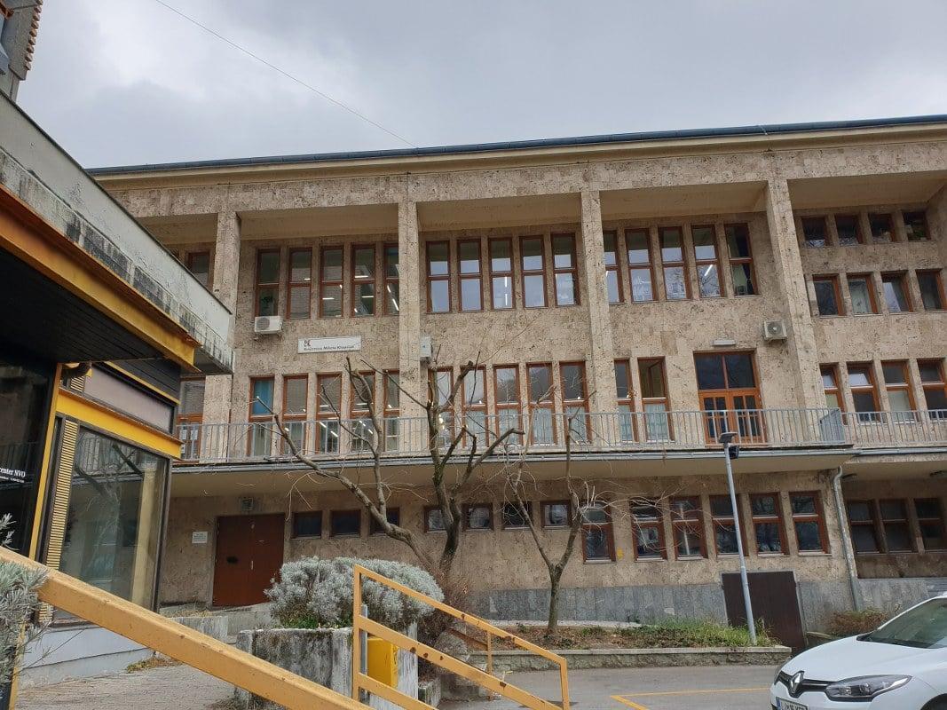 Od danes mogoč sprehod po knjižnici