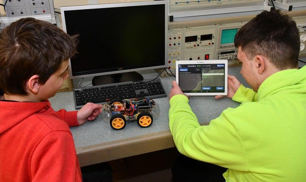 Mest mnogo več kot prijav, razen za računalništvo na STPŠ