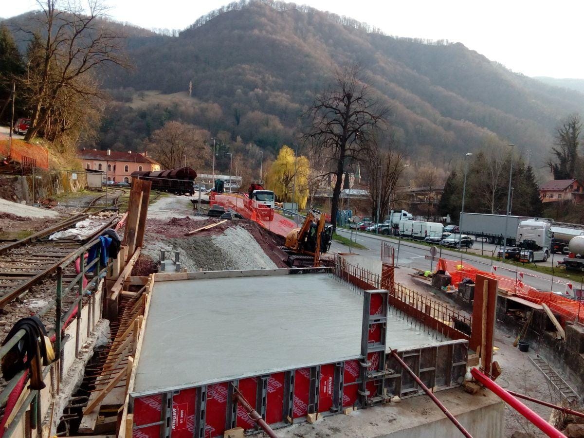 V Hrastniku dela na treh gradbiščih