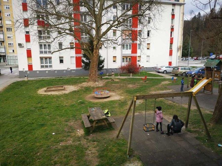 S ponedeljkom kup novih zapovedi - danes še vedno polne gostilne, igrišča