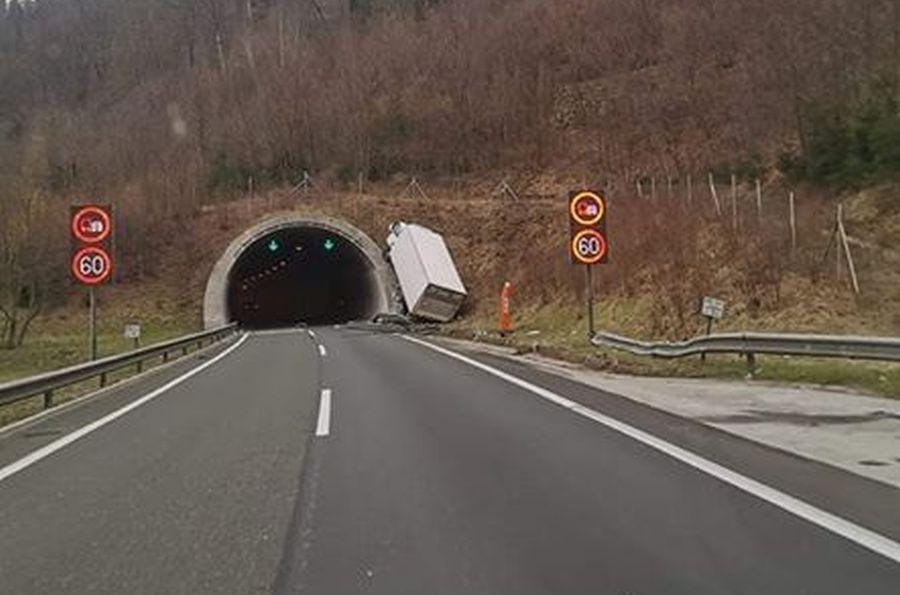ZAPRTA štajerska avtocesta in uvoz Trojane