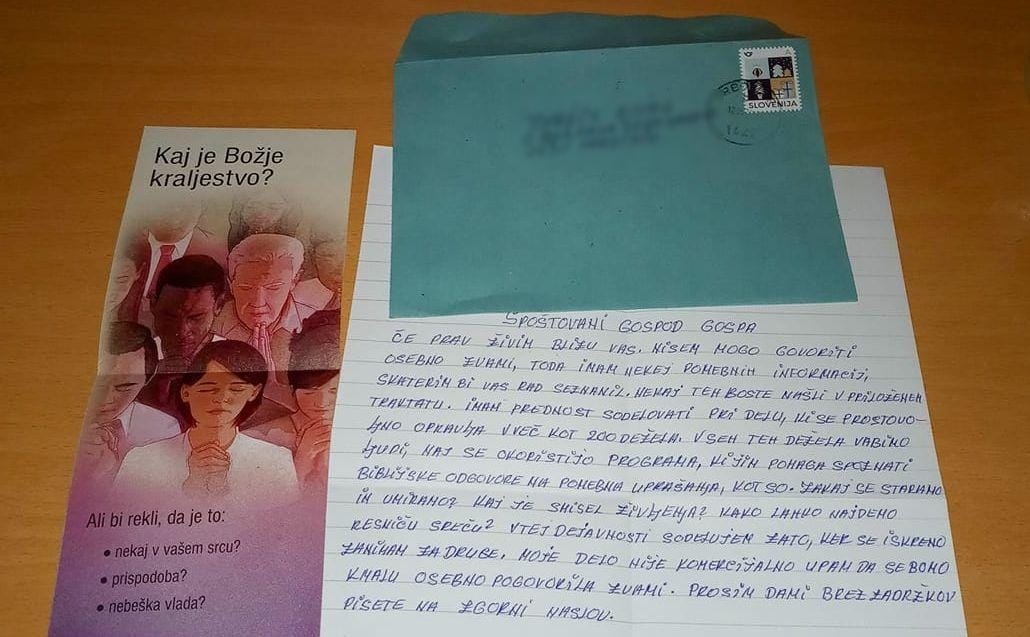 Prejšnji teden CD, včeraj na roke napisano pismo