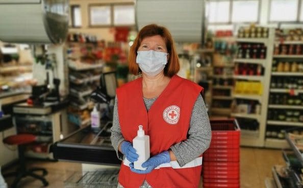 "Socialna distanca počasi že zahteva svoj davek."