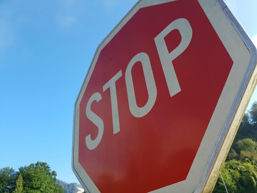 Popolna zapora ceste v Čečah