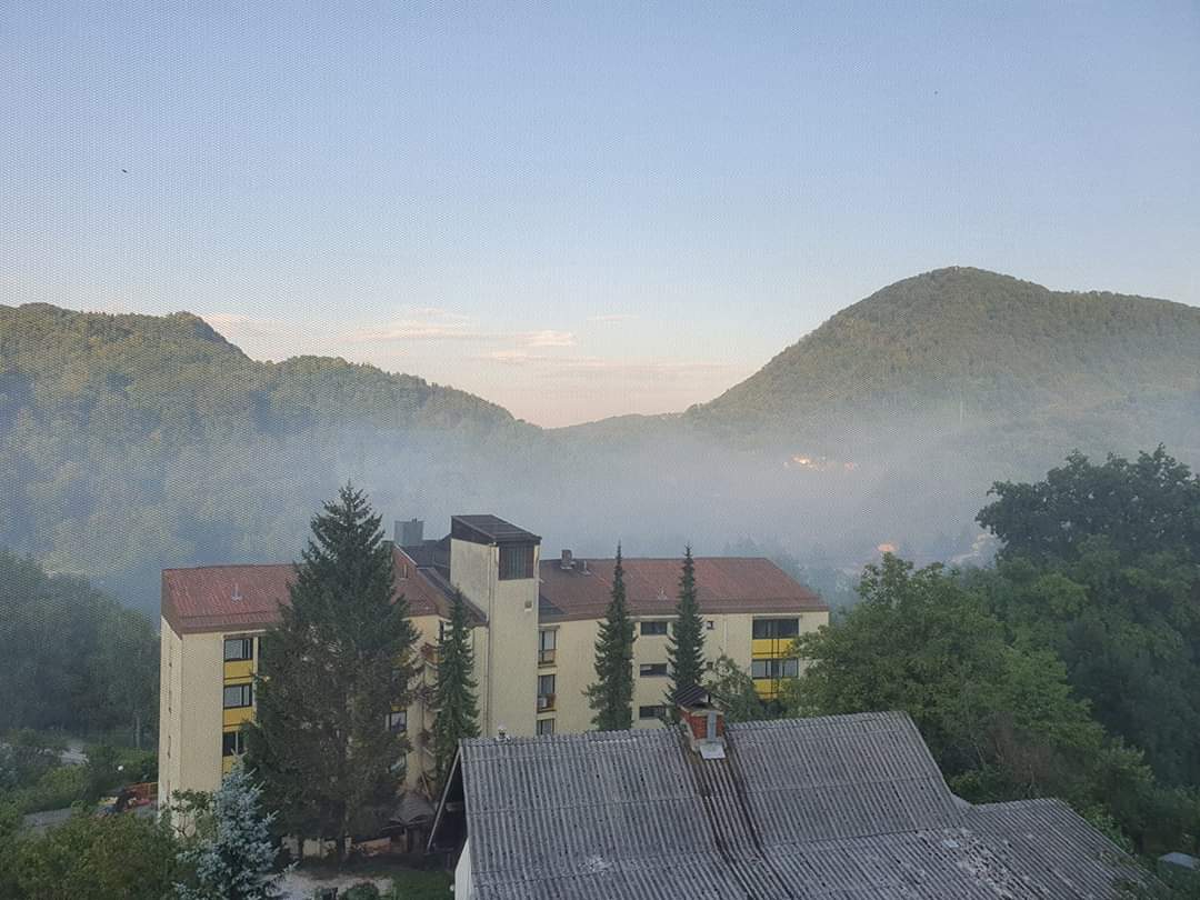 FOTO: To ni prvič! Skrivnostna meglica (spet) prekrila mesto