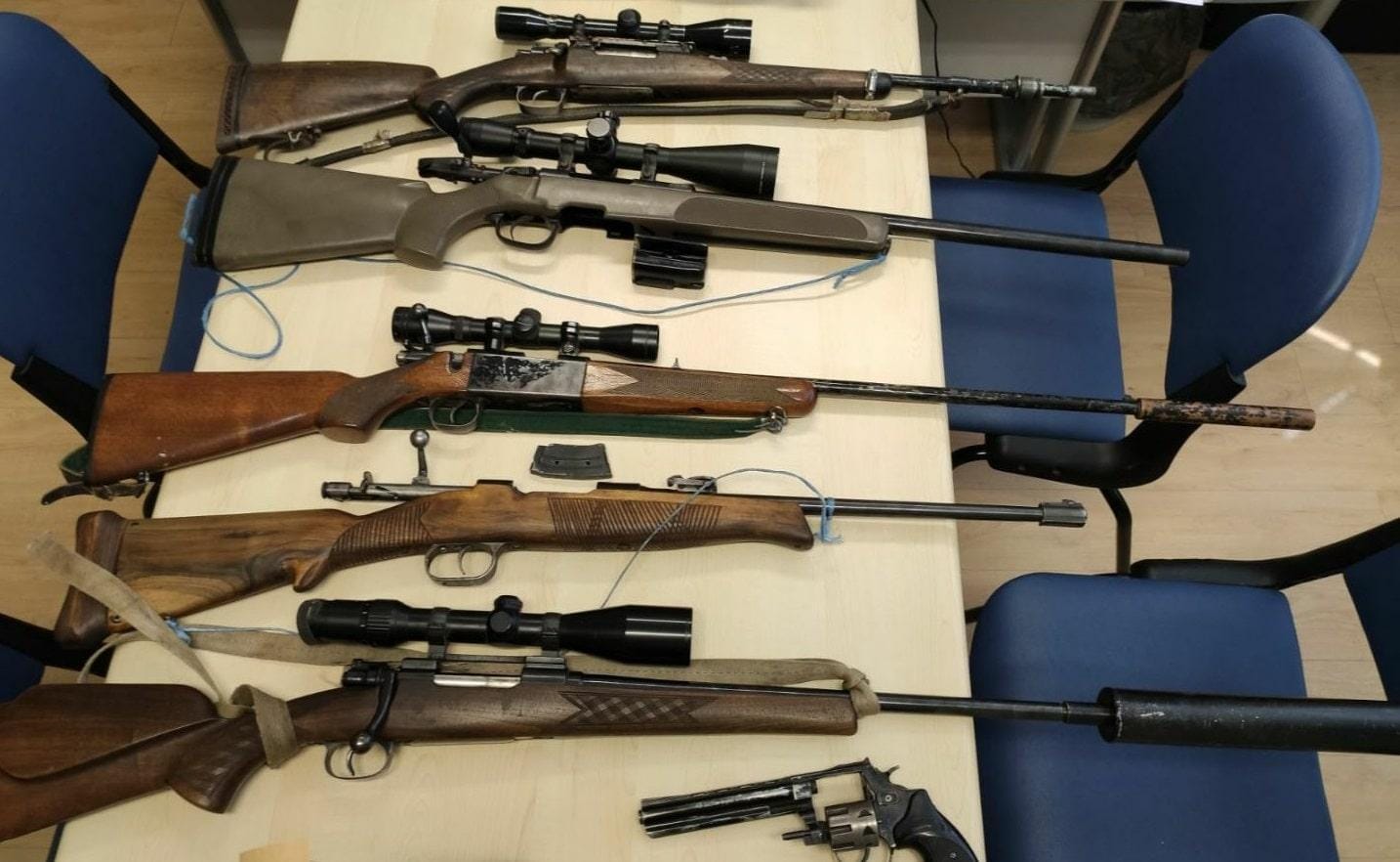 Hišna preiskava pri 65-letnem "hrastniškem" orožarju