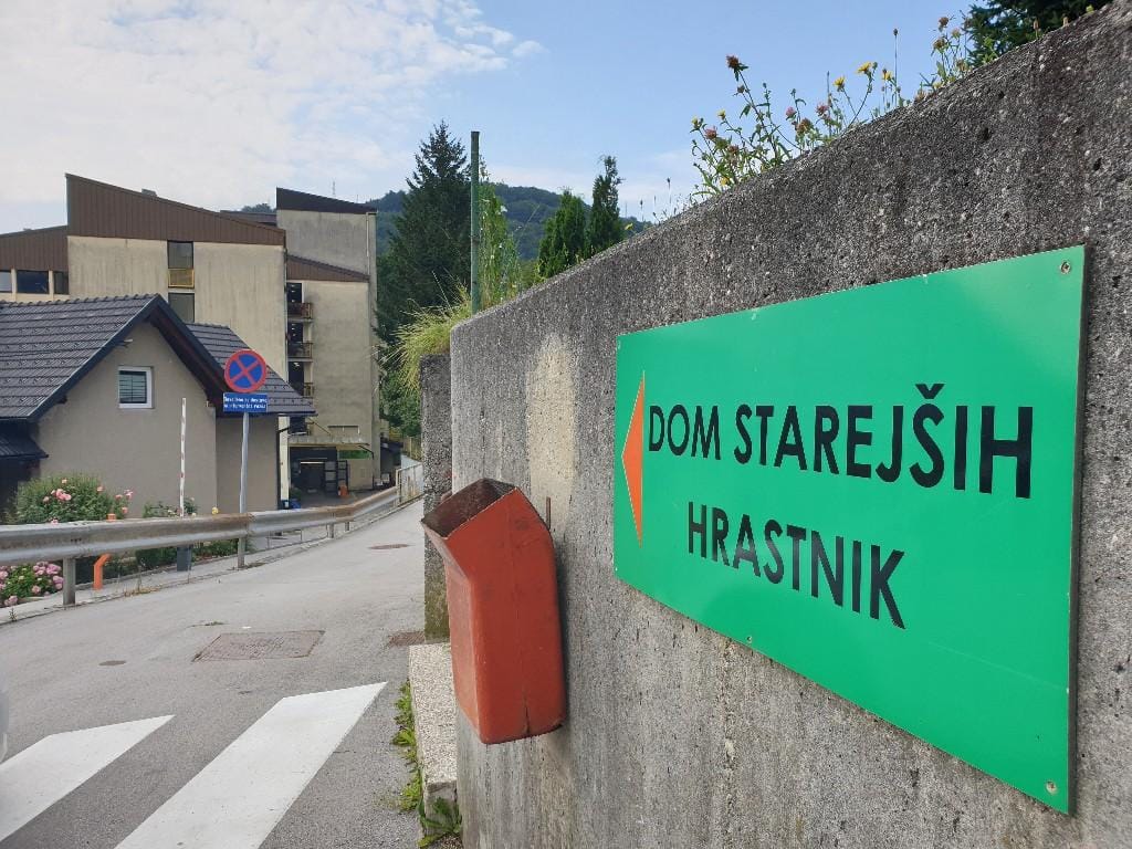 Pozitivni še dve delavki