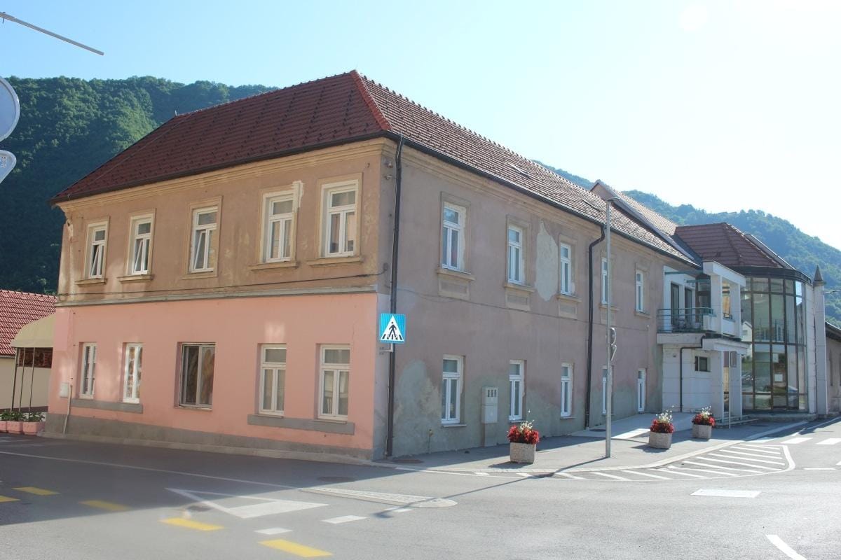 Radeški hram kulture v pričakovanju prenove fasade in sanitarij